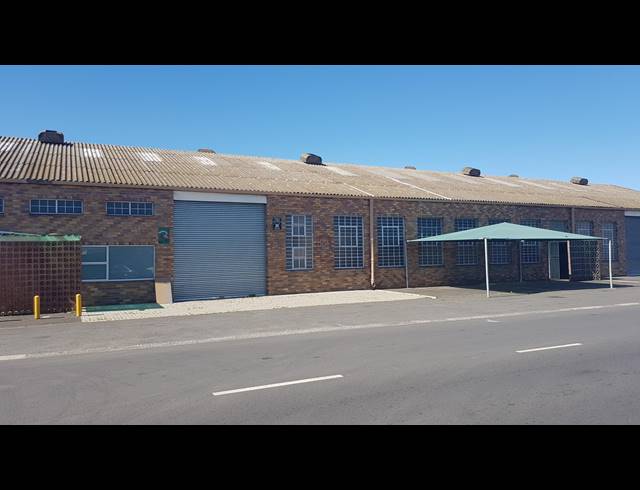 1,350M² FACTORY TO LET IN TRIANGLE FARM
